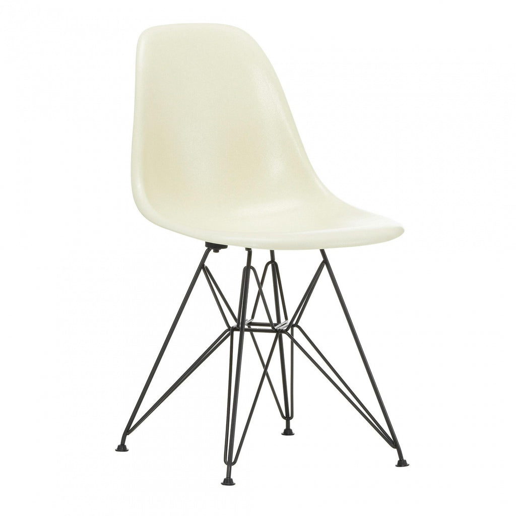 Vitra Eames Fiberglass Side Chair DSR schwarz