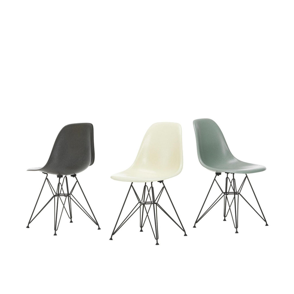 Vitra Eames Fiberglass Side Chair DSR schwarz