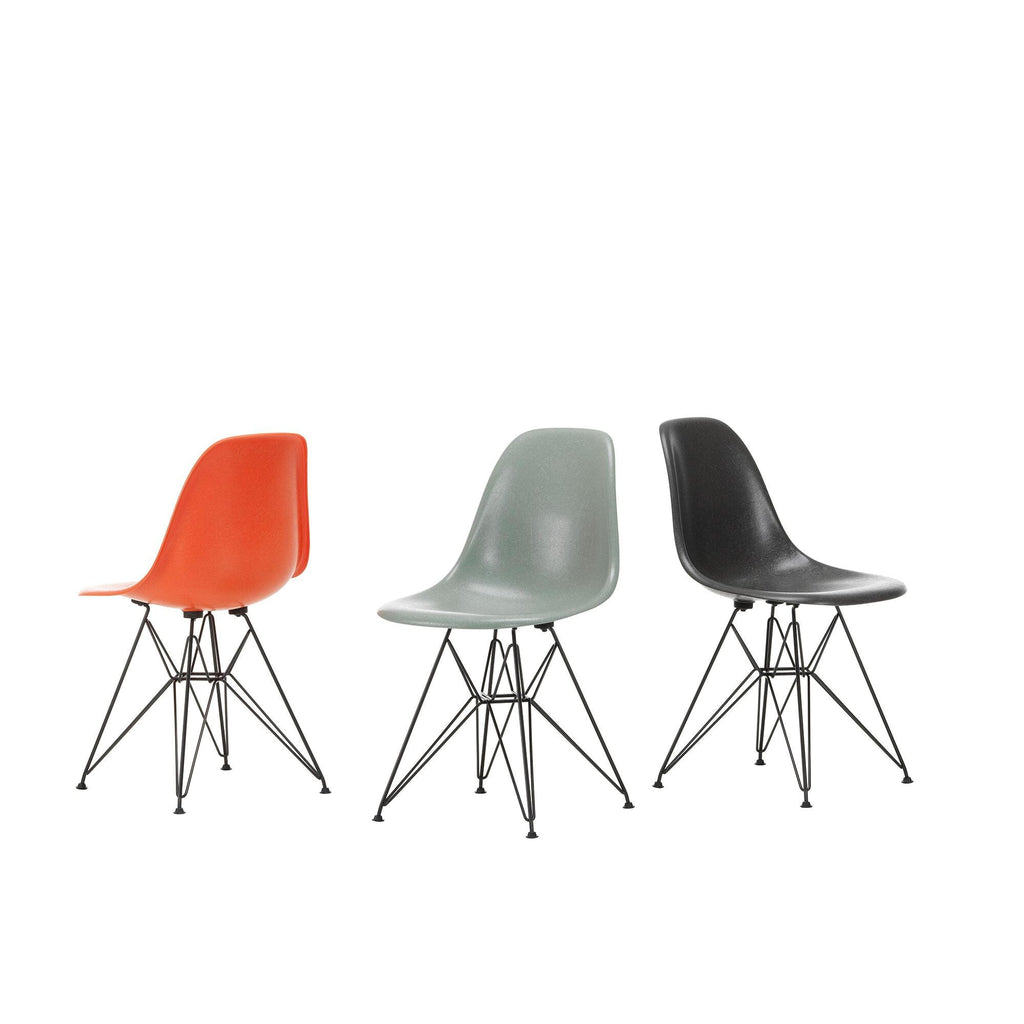 Vitra Eames Fiberglass Side Chair DSR schwarz