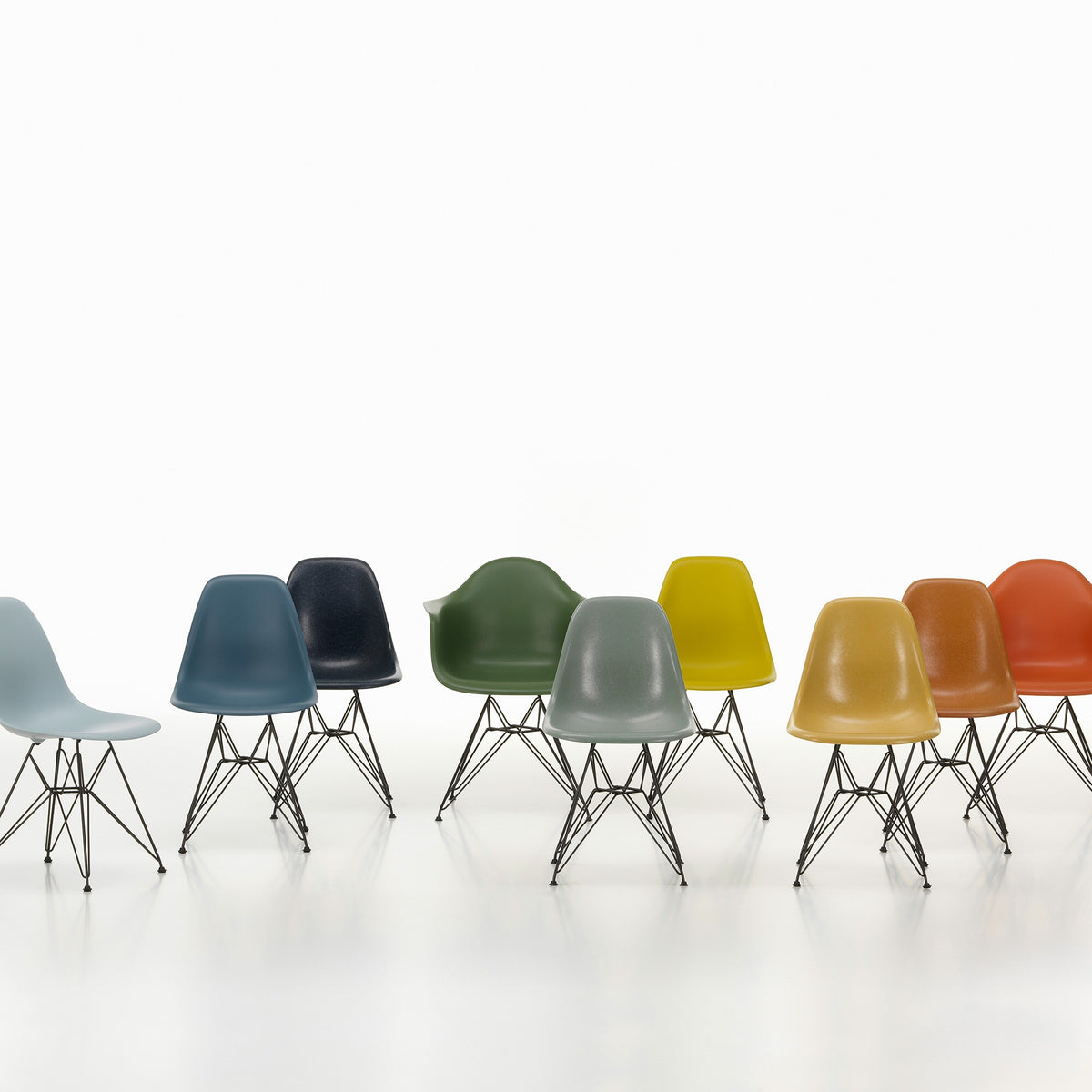 Vitra Eames Fiberglass Side Chair DSR schwarz
