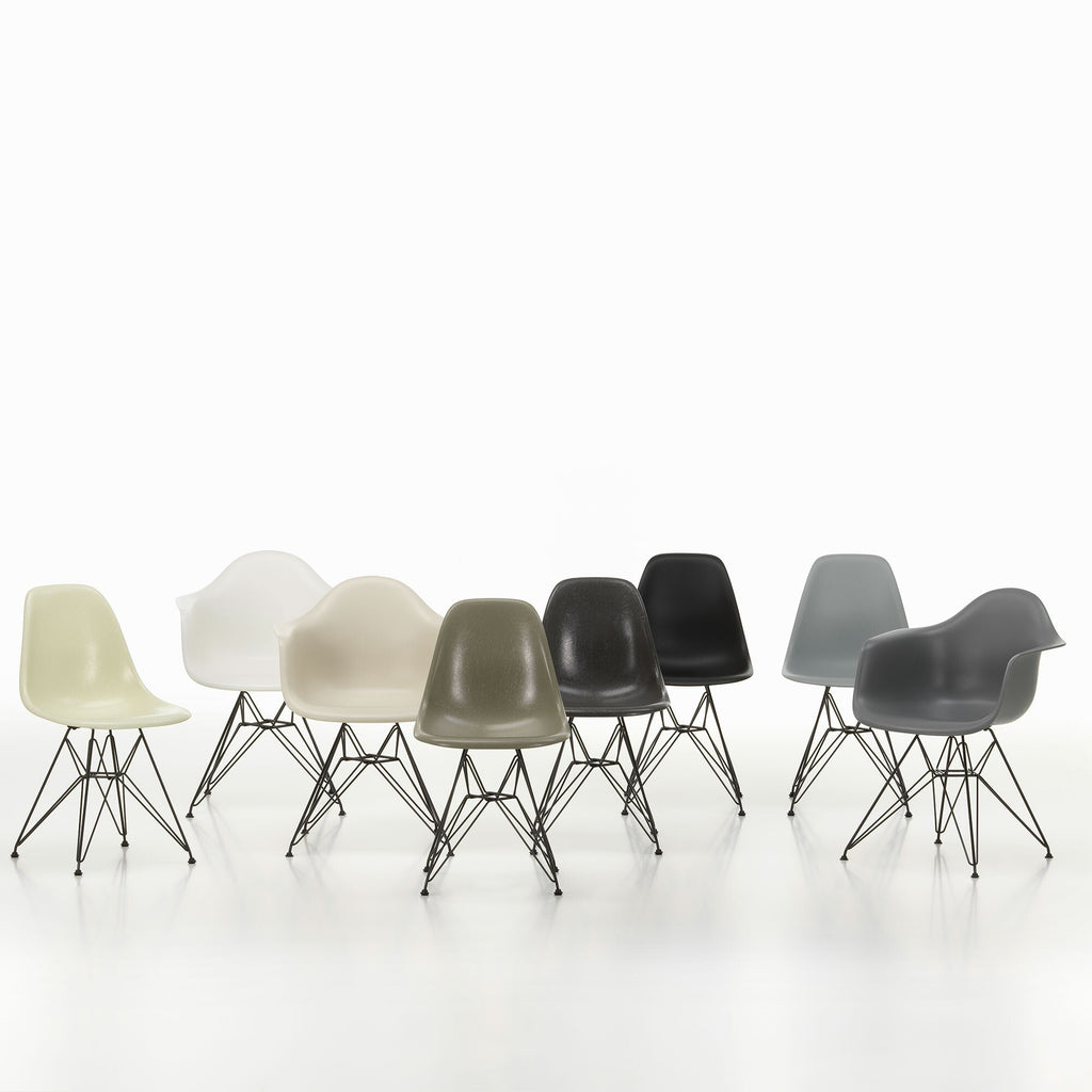 Vitra Eames Fiberglass Side Chair DSR schwarz