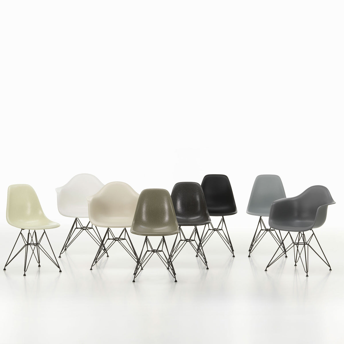 Vitra Eames Fiberglass Side Chair DSR schwarz