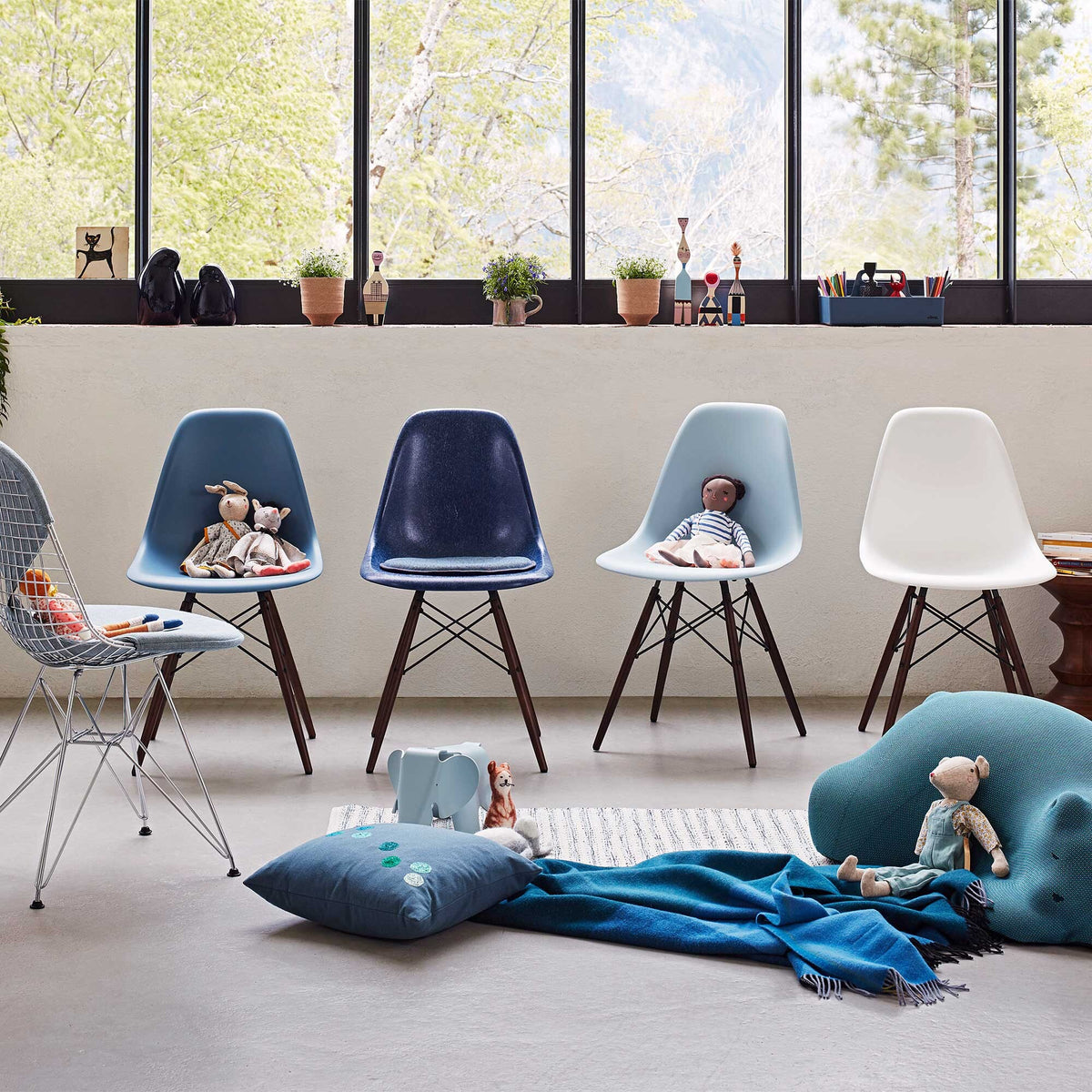 Vitra Eames Fiberglass Side Chair DSW Ahorn dunkel