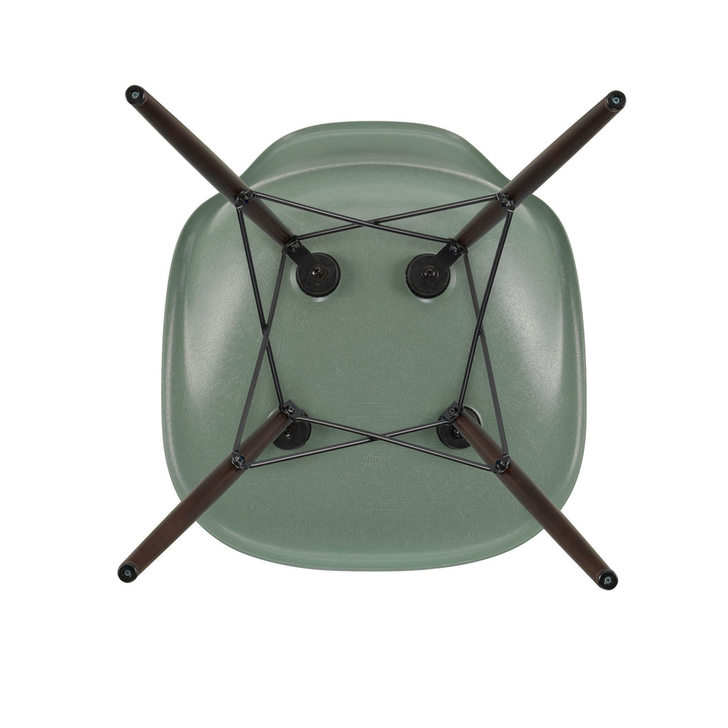 Vitra Eames Fiberglass Side Chair DSW Ahorn dunkel