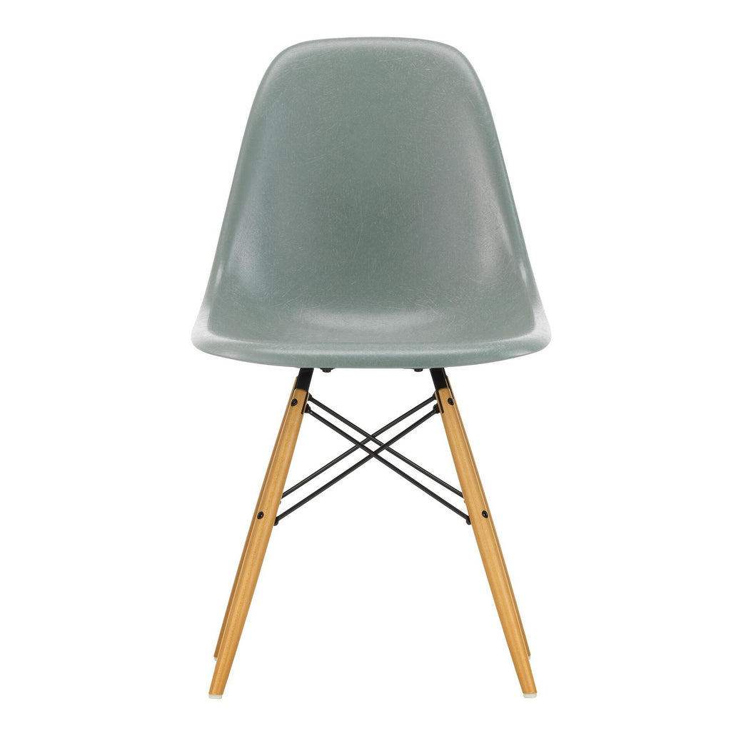 Vitra Eames Fiberglass Side Chair DSW Ahorn gelblich