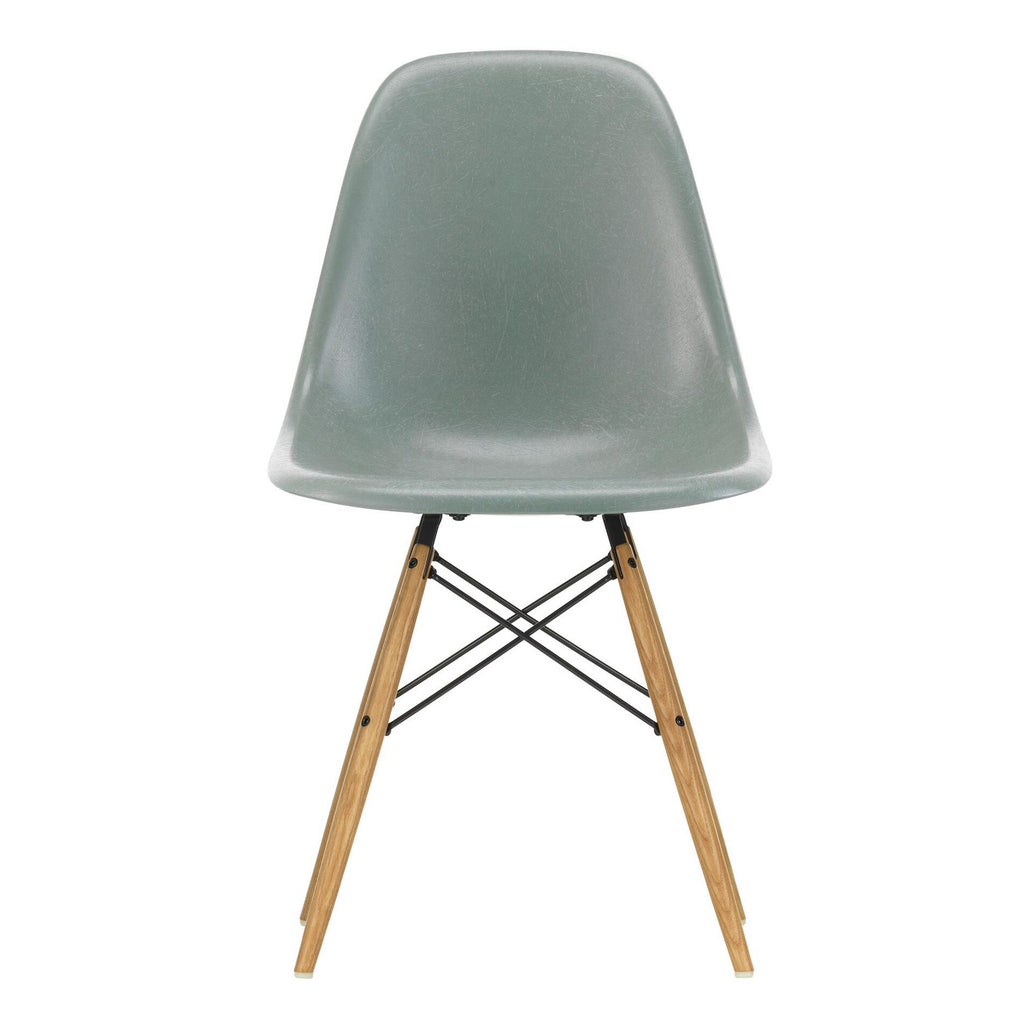 Vitra Eames Fiberglass Side Chair DSW Gestell Esche