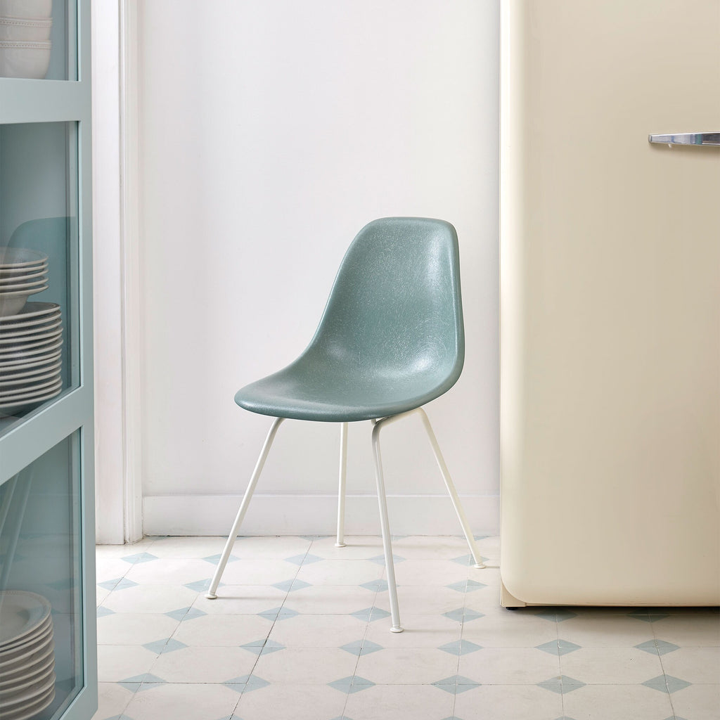 Vitra Eames Fiberglass Side Chair DSX Gestell weiß