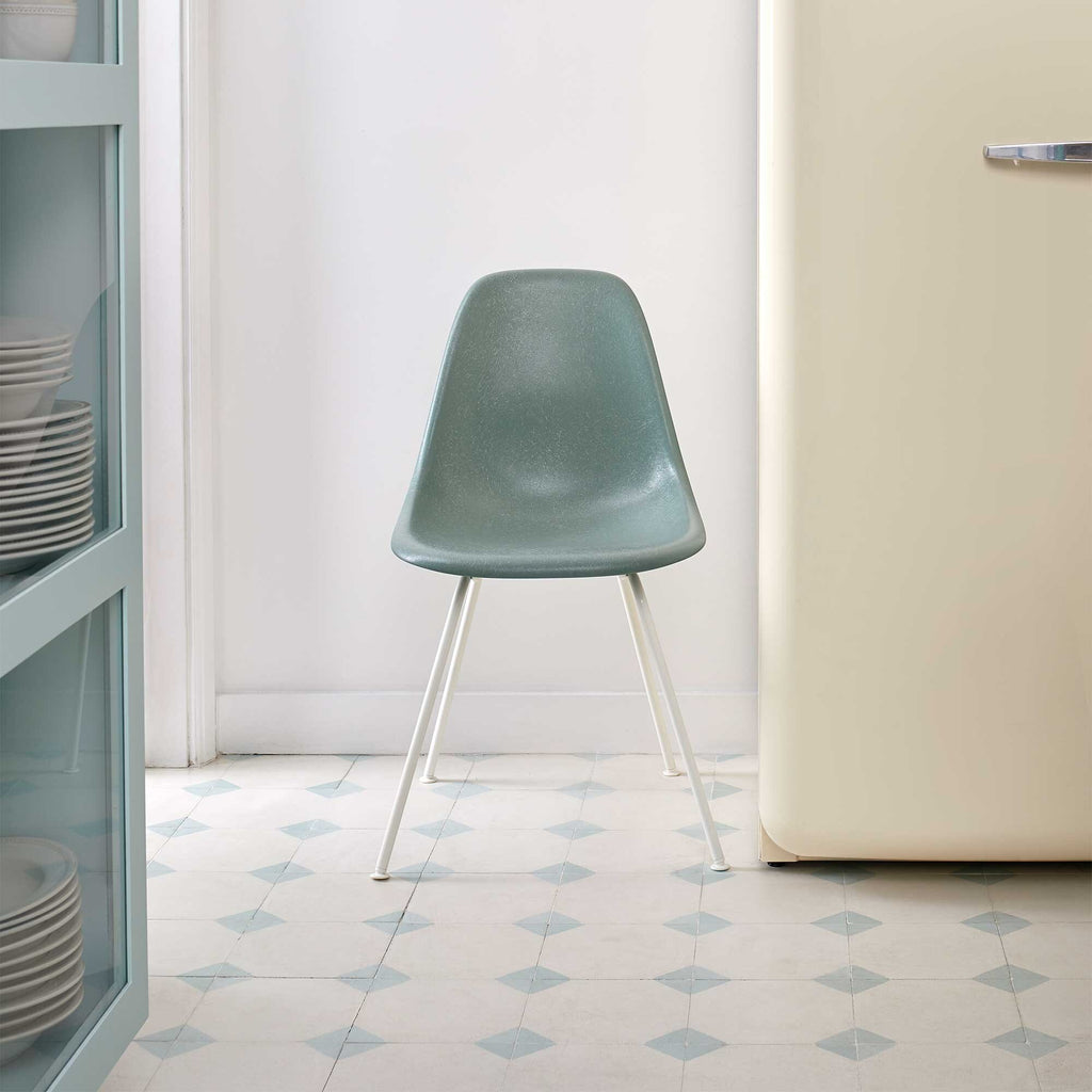 Vitra Eames Fiberglass Side Chair DSX Gestell weiß