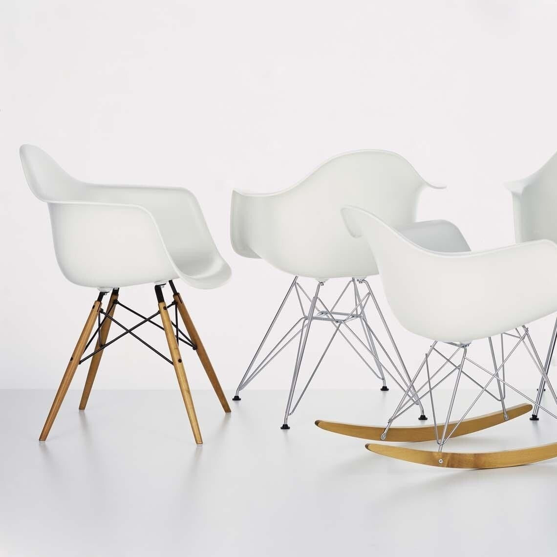 Vitra Eames Plastic Armchair DAW Ahorn gelblich