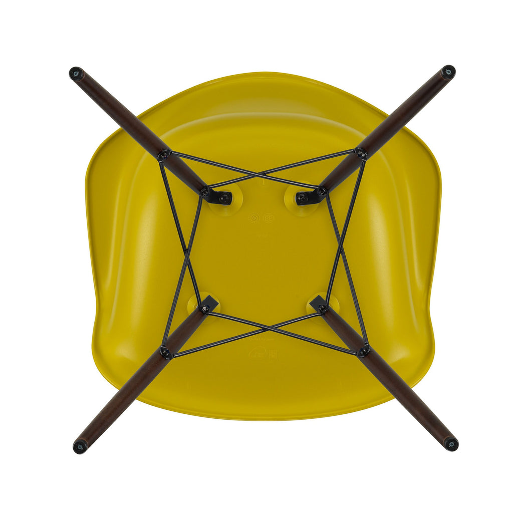 Vitra Eames Plastic Armchair DAW RE Ahorn dunkel