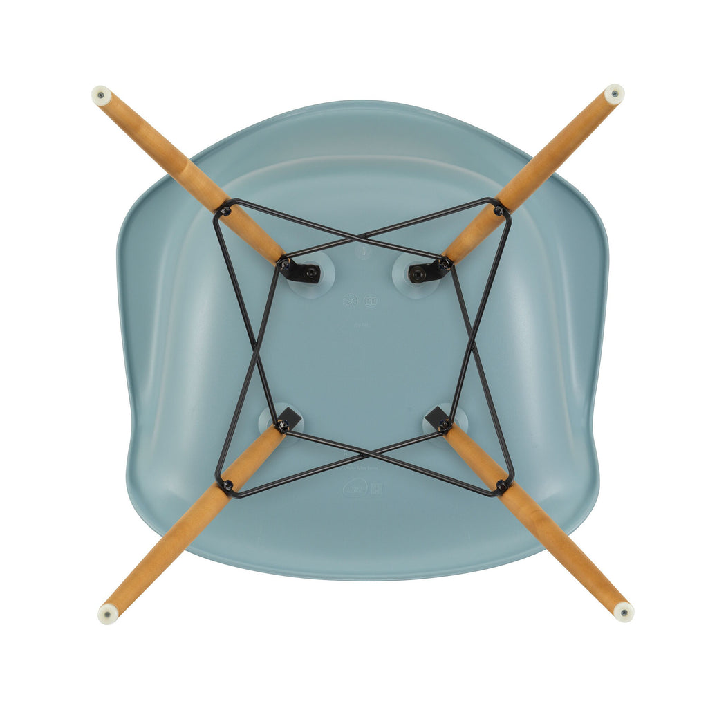 Vitra Eames Plastic Armchair DAW RE Ahorn gelblich
