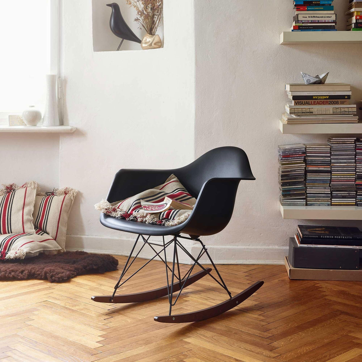 Vitra Eames Plastic Armchair RAR RE Schaukelstuhl schwarz Ahorn dunkel