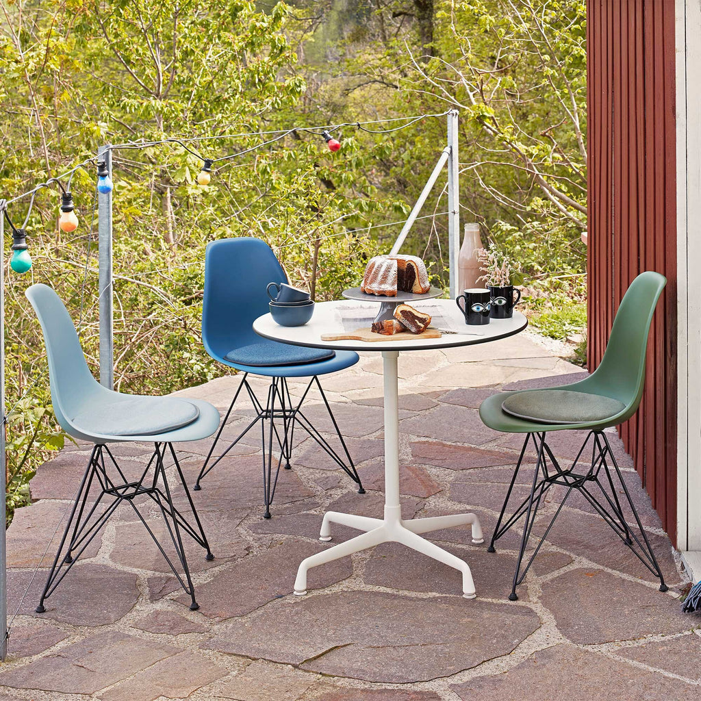 Vitra Eames Plastic Side Chair DSR Gestell schwarz