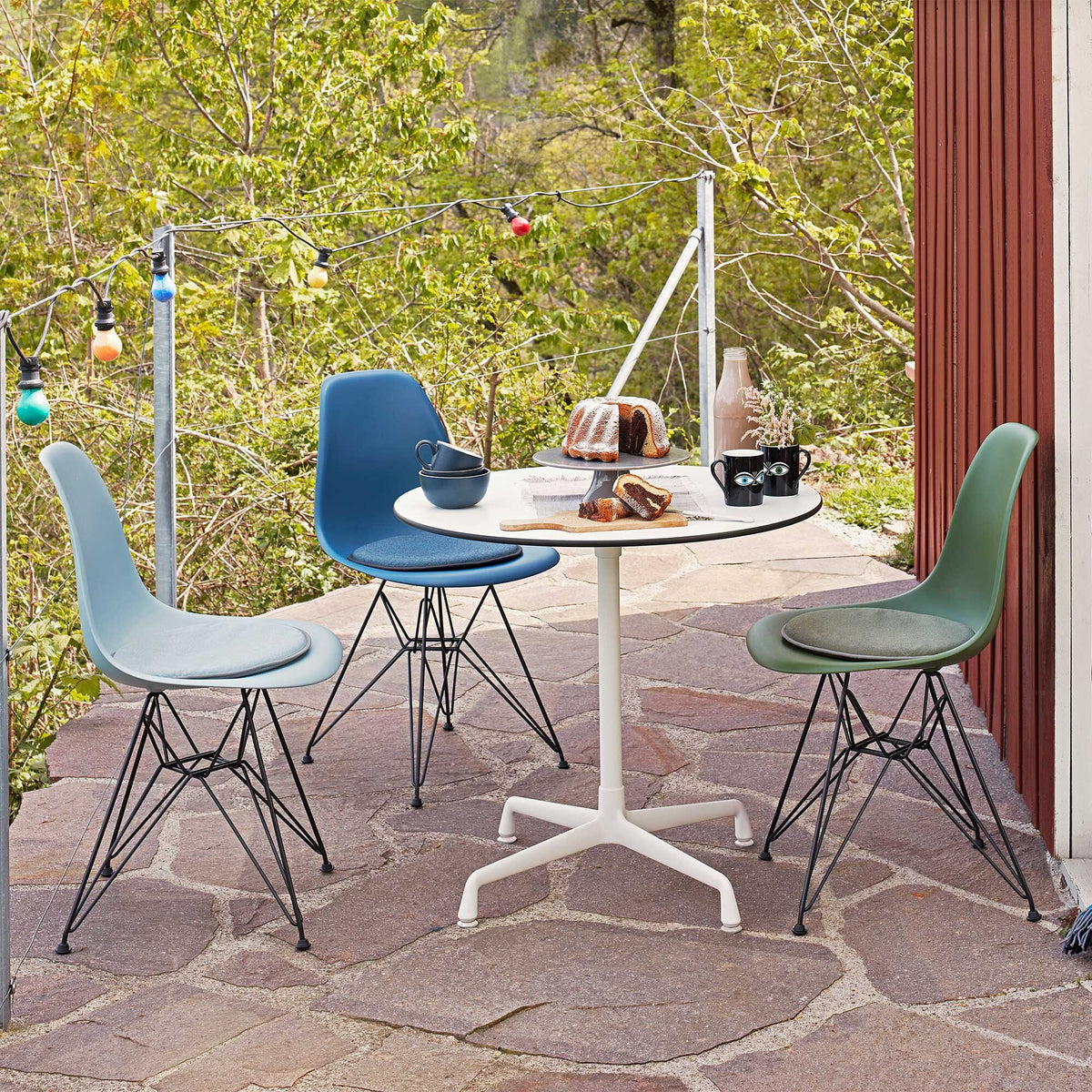 Vitra Eames Plastic Side Chair DSR Gestell schwarz