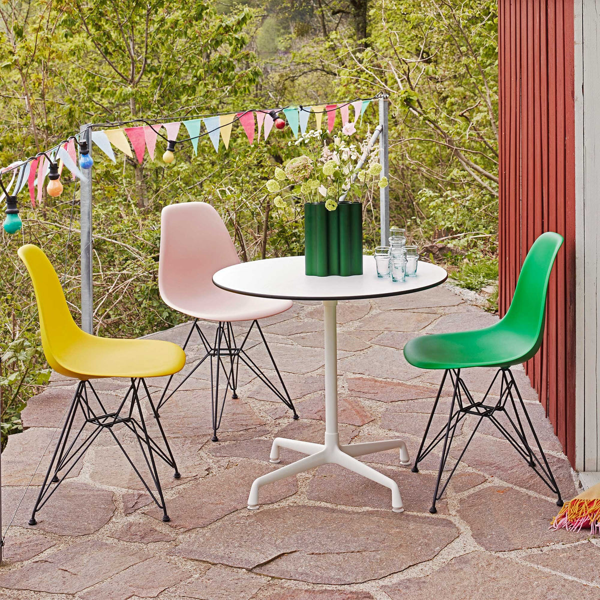 Vitra Eames Plastic Side Chair DSR Gestell schwarz