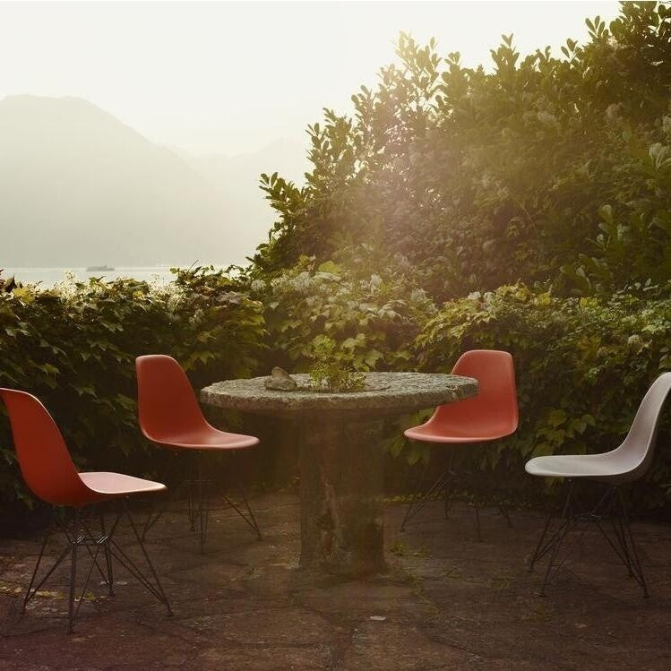 Vitra Eames Plastic Side Chair DSR RE Gestell schwarz