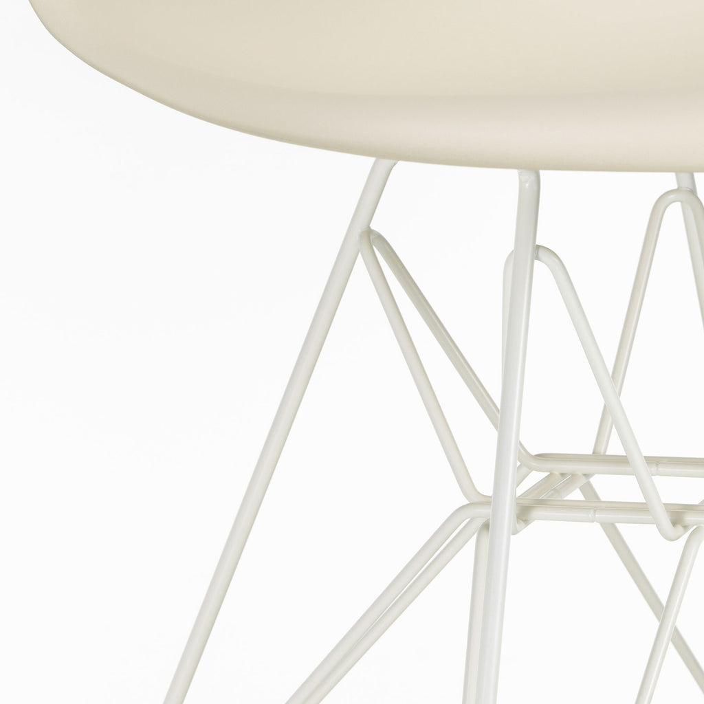 Vitra Eames Plastic Side Chair DSR Gestell weiß