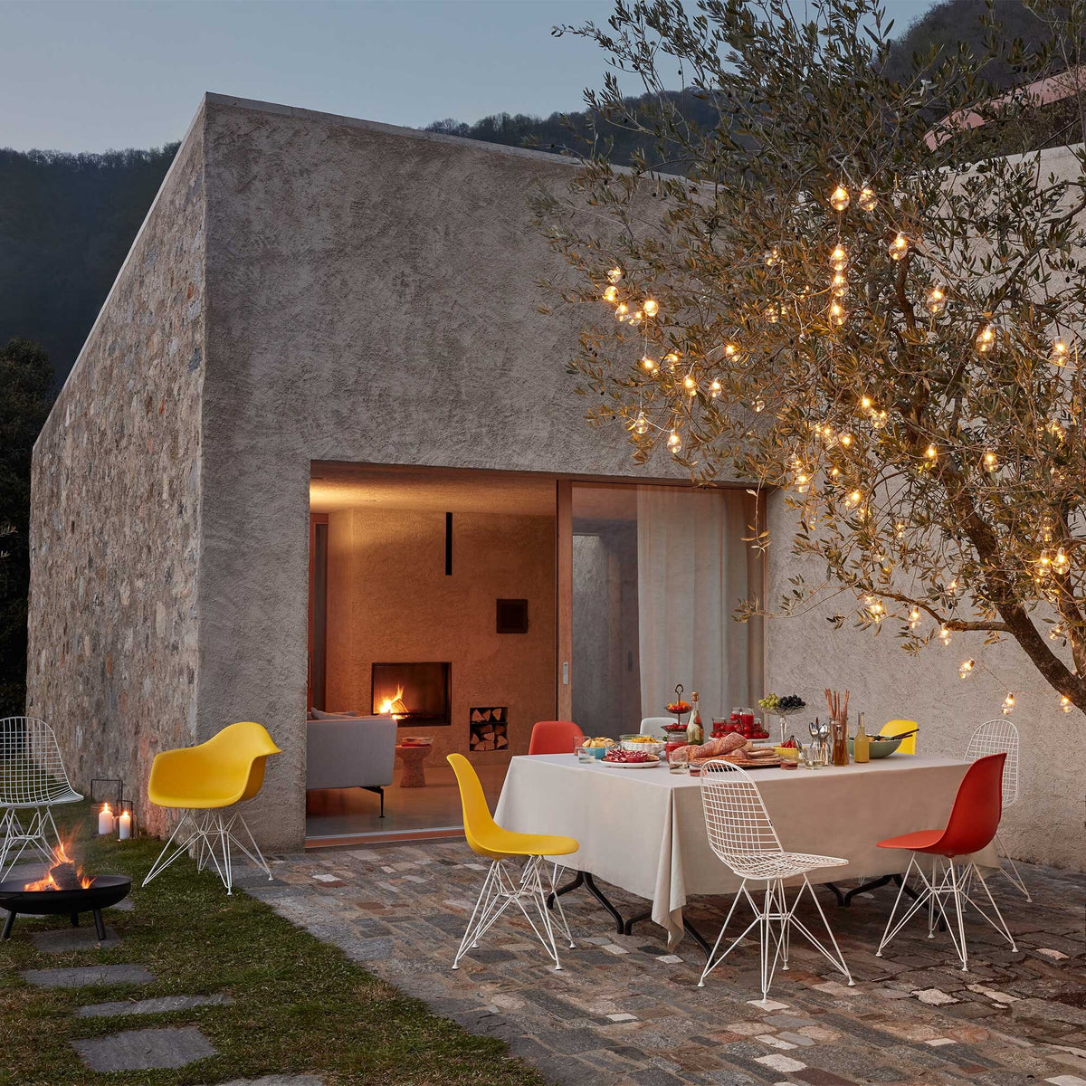 Vitra Eames Plastic Side Chair DSR Gestell weiß