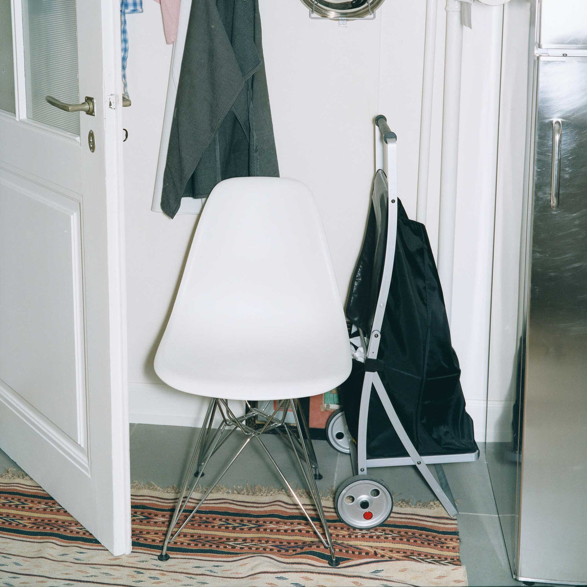 Vitra Eames Plastic Side Chair DSR verchromt