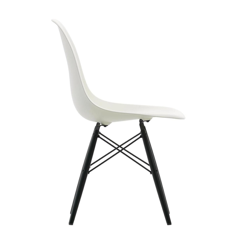 Vitra Eames Plastic Side Chair DSW Ahorn schwarz