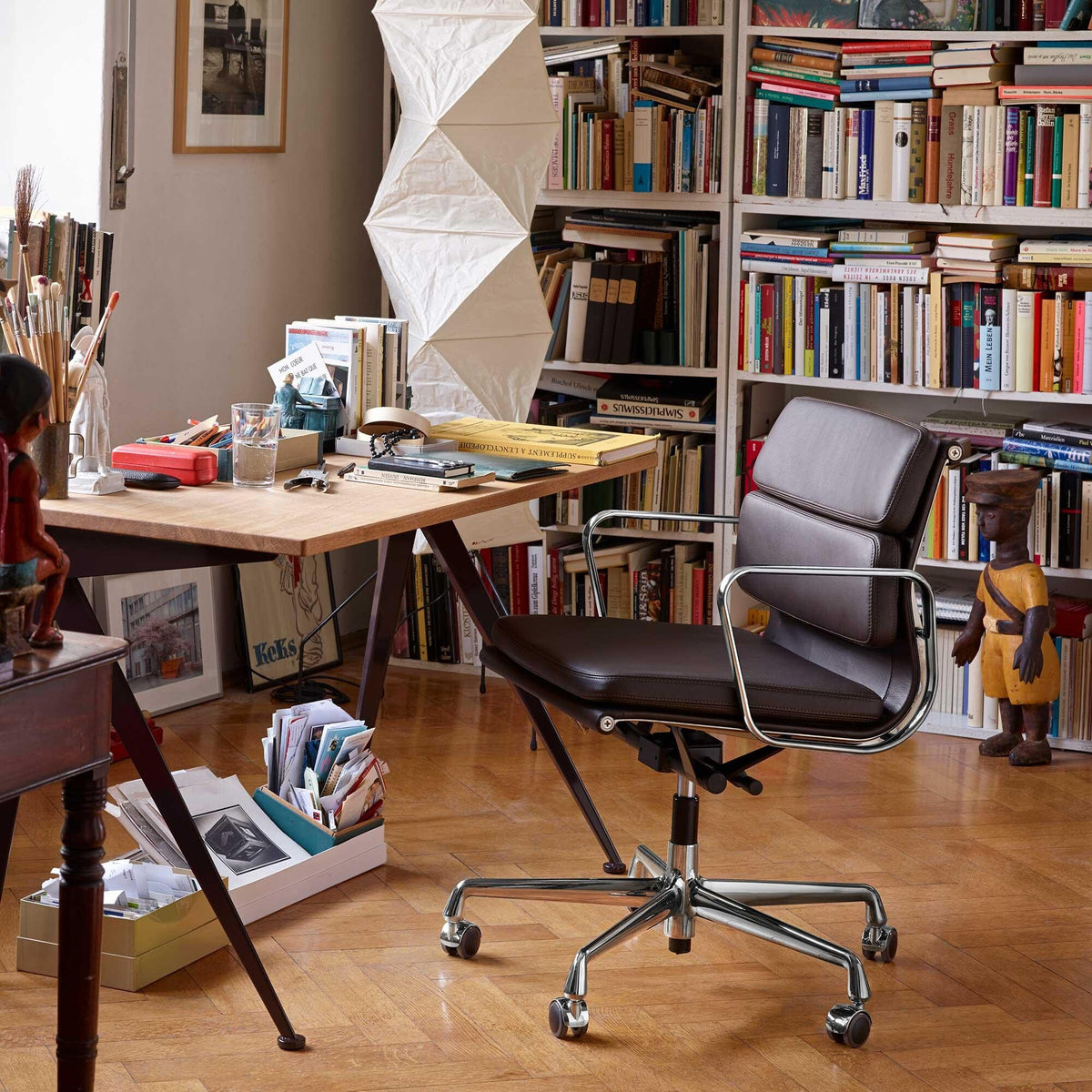 Vitra Soft Pad Chair EA 217 Bürostuhl verchromt