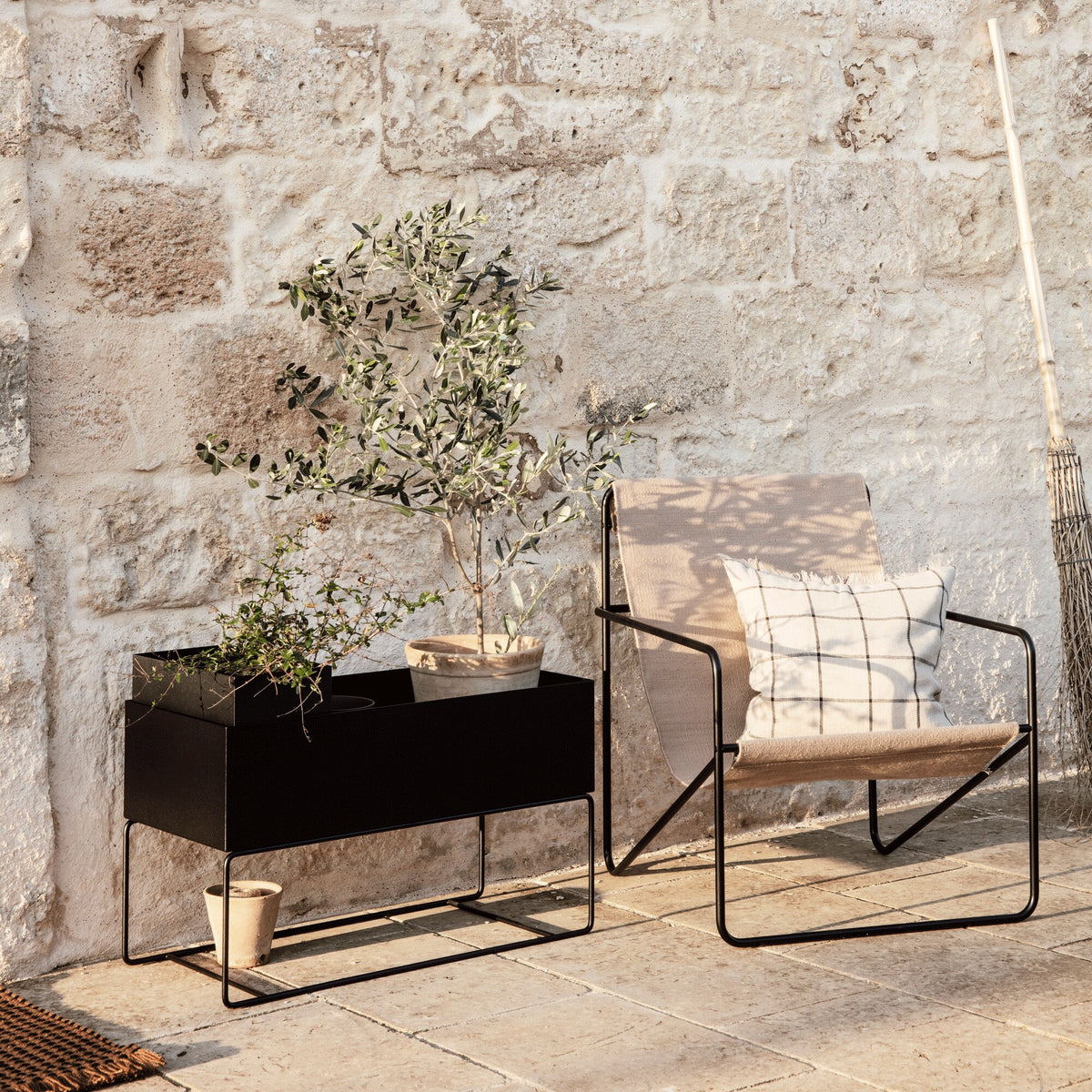 Ferm Living Desert Loungestuhl Gestell schwarz
