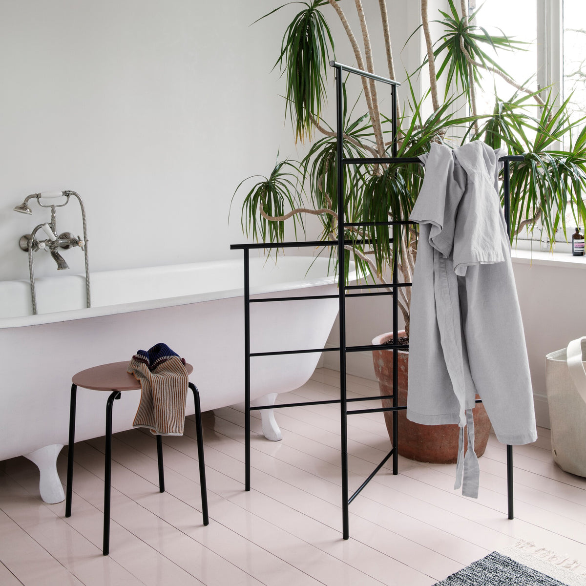 Ferm Living Dora Kleiderständer 60x132,5x5,5cm
