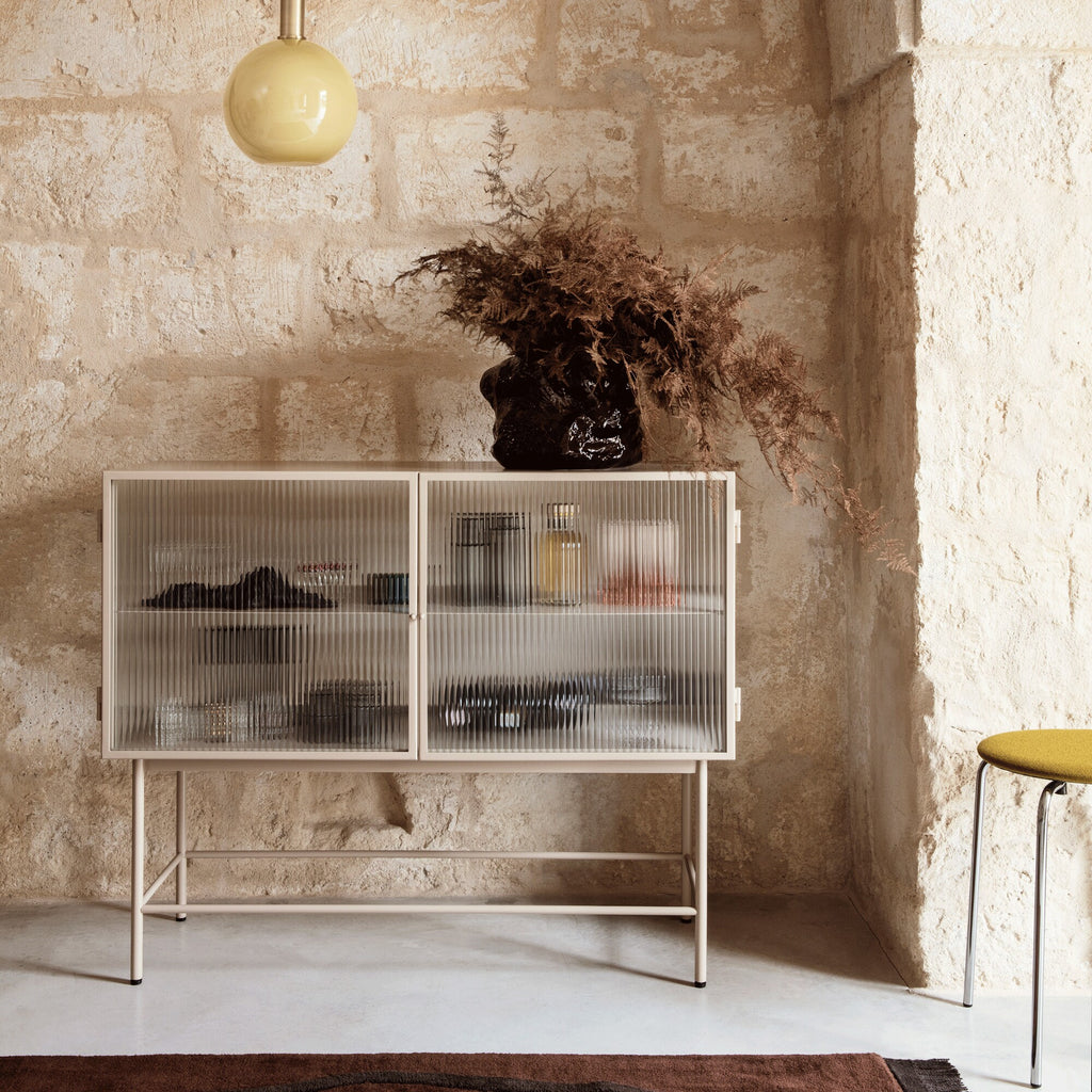Ferm Living Haze Sideboard geriffeltes Glas