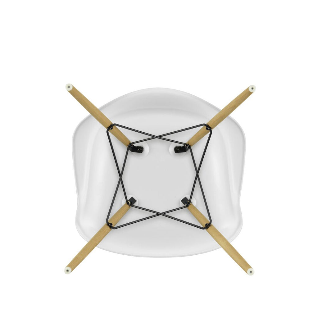 Vitra Eames Plastic Armchair DAW RE Gestell Esche