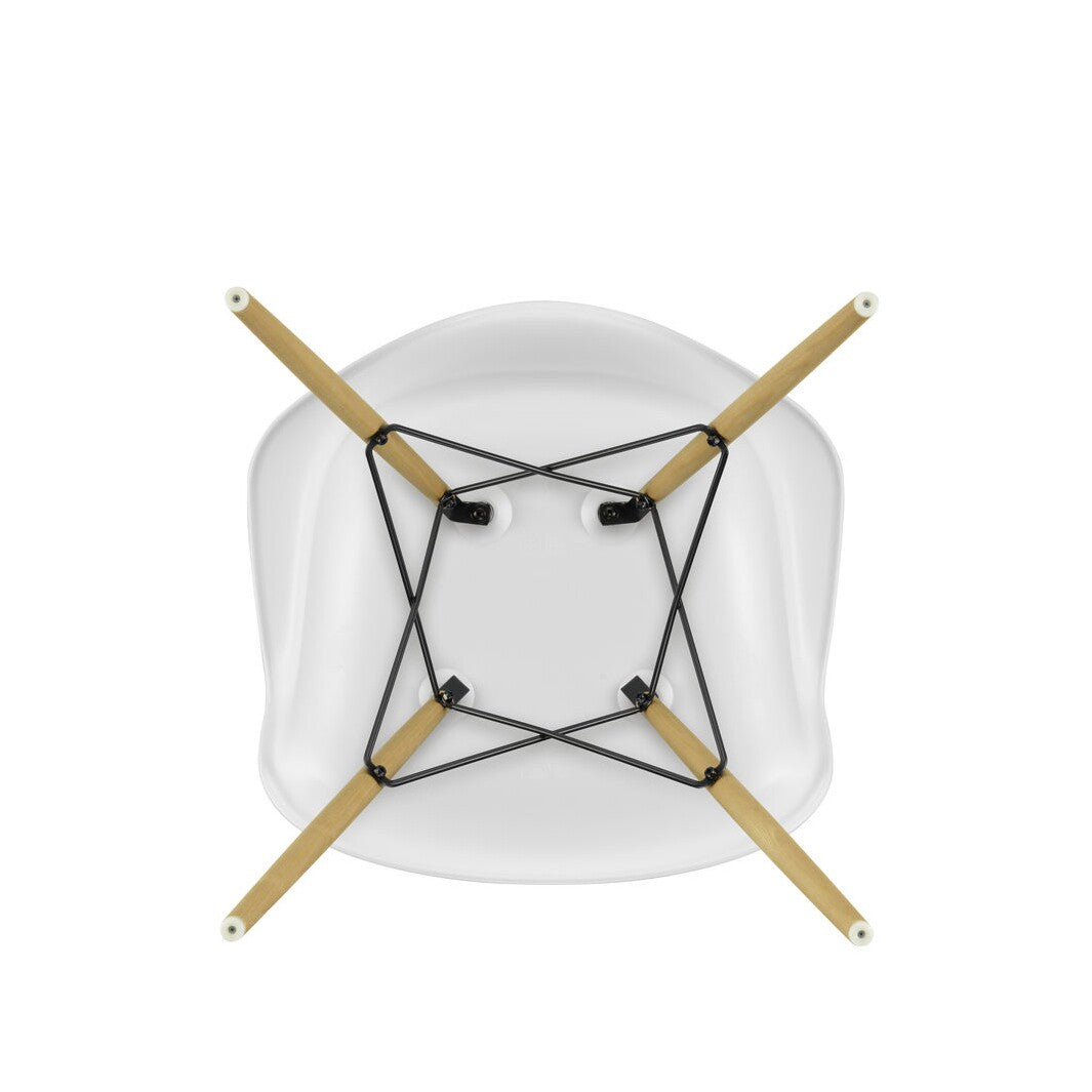 Vitra Eames Plastic Armchair DAW RE Gestell Esche
