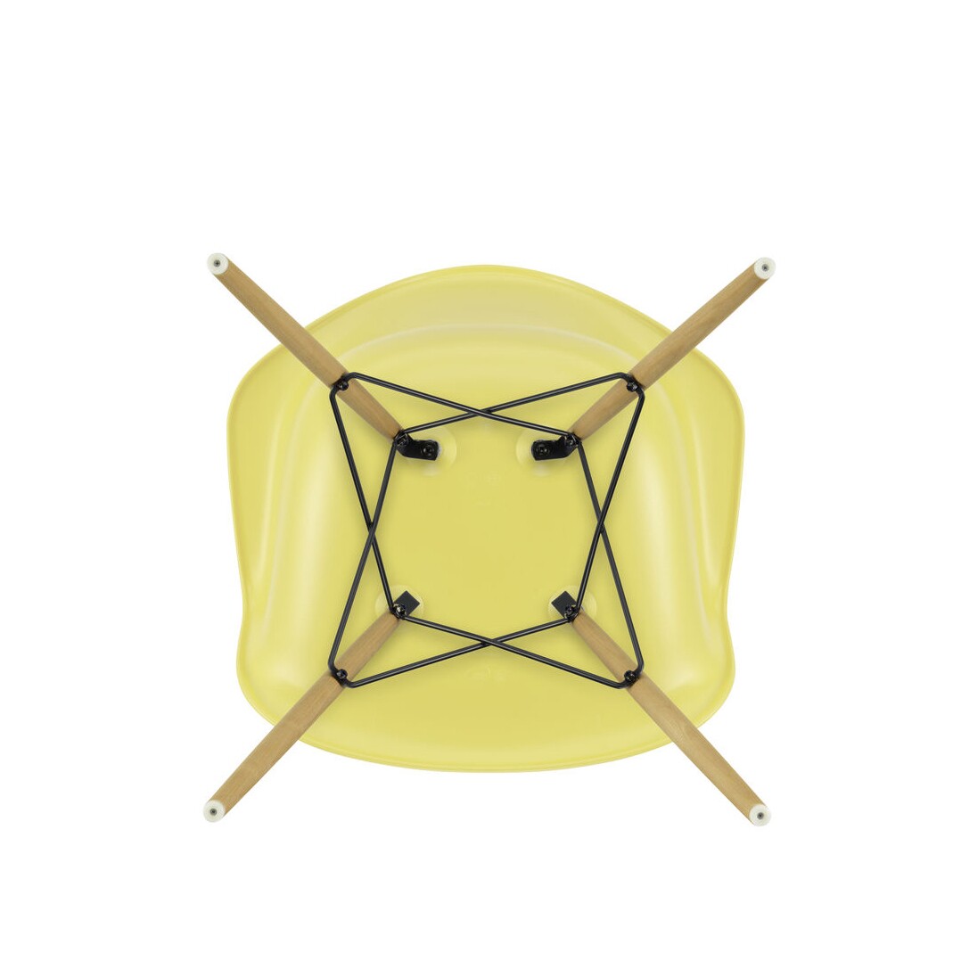 Vitra Eames Plastic Armchair DAW RE Gestell Esche