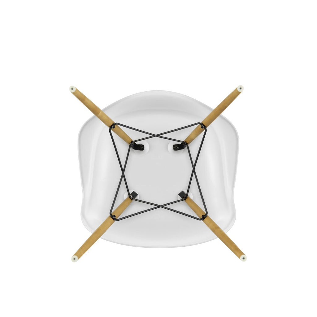 Vitra Eames Plastic Armchair DAW RE Ahorn gelblich