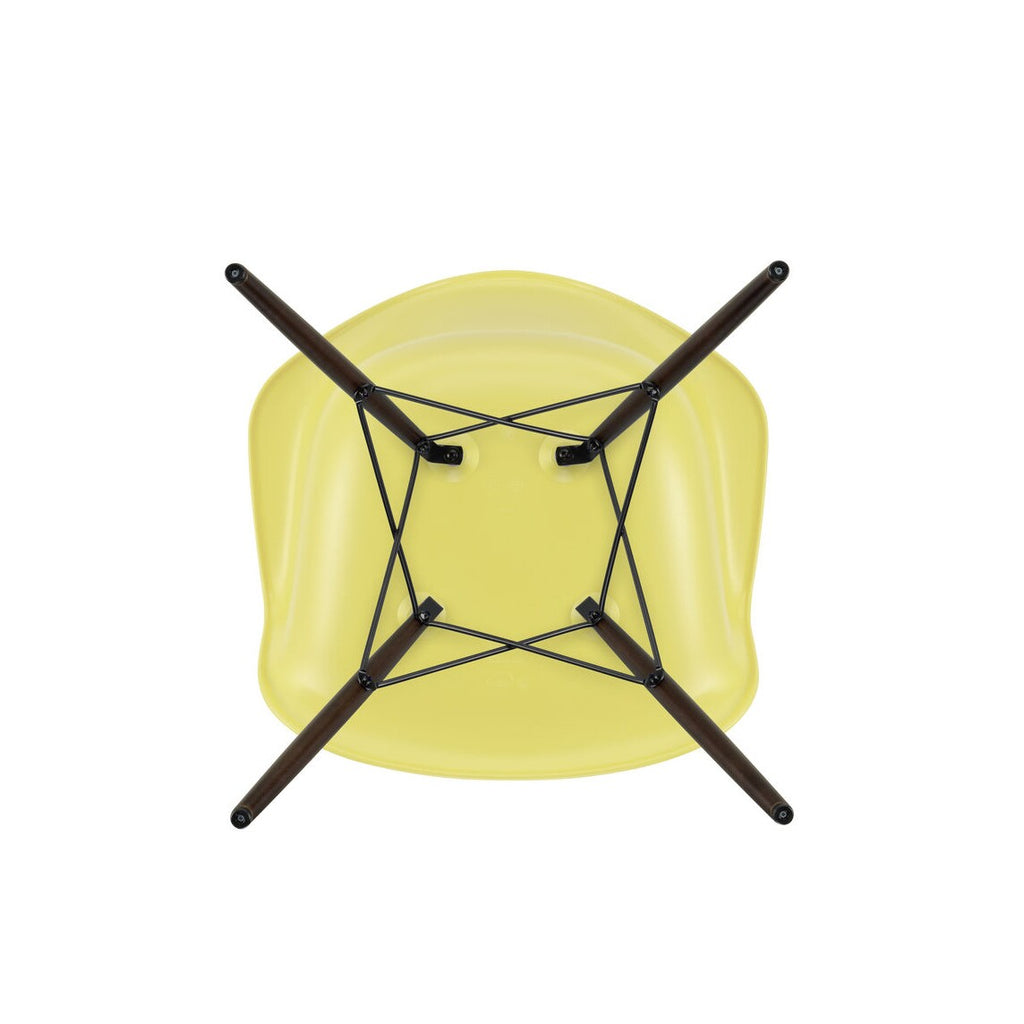 Vitra Eames Plastic Armchair DAW RE Ahorn dunkel