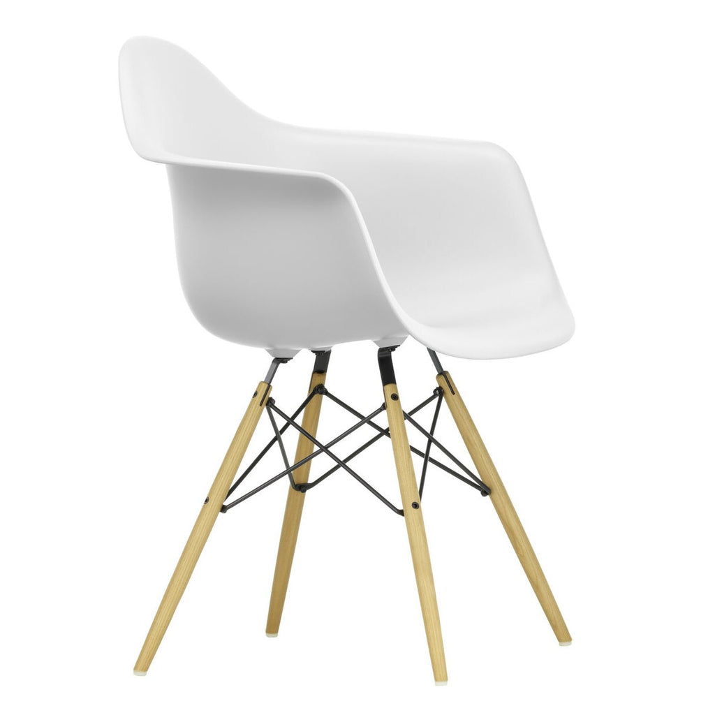 Vitra Eames Plastic Armchair DAW RE Gestell Esche