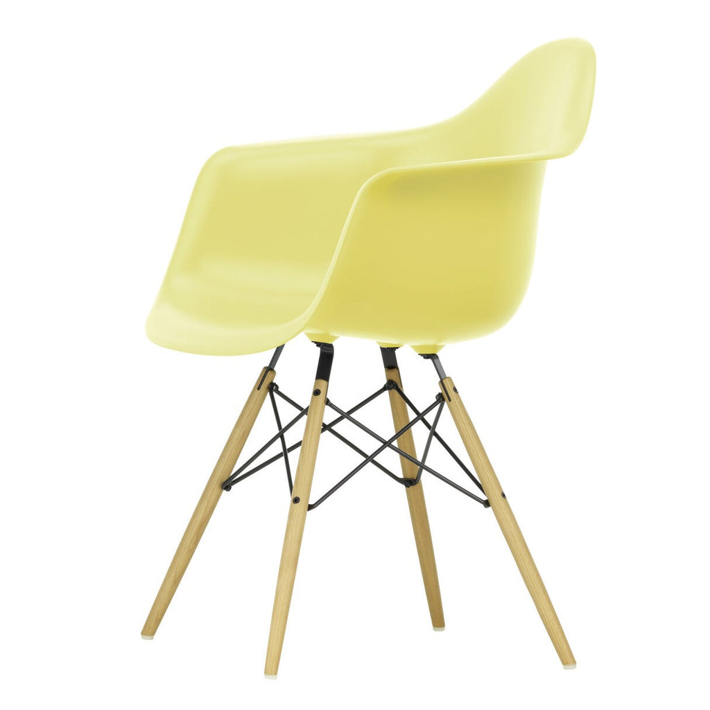 Vitra Eames Plastic Armchair DAW RE Gestell Esche