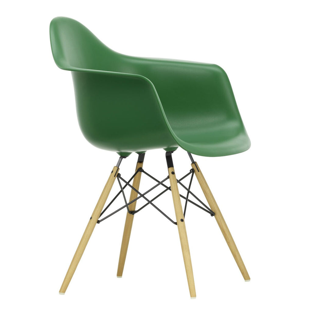 Vitra Eames Plastic Armchair DAW RE Gestell Esche