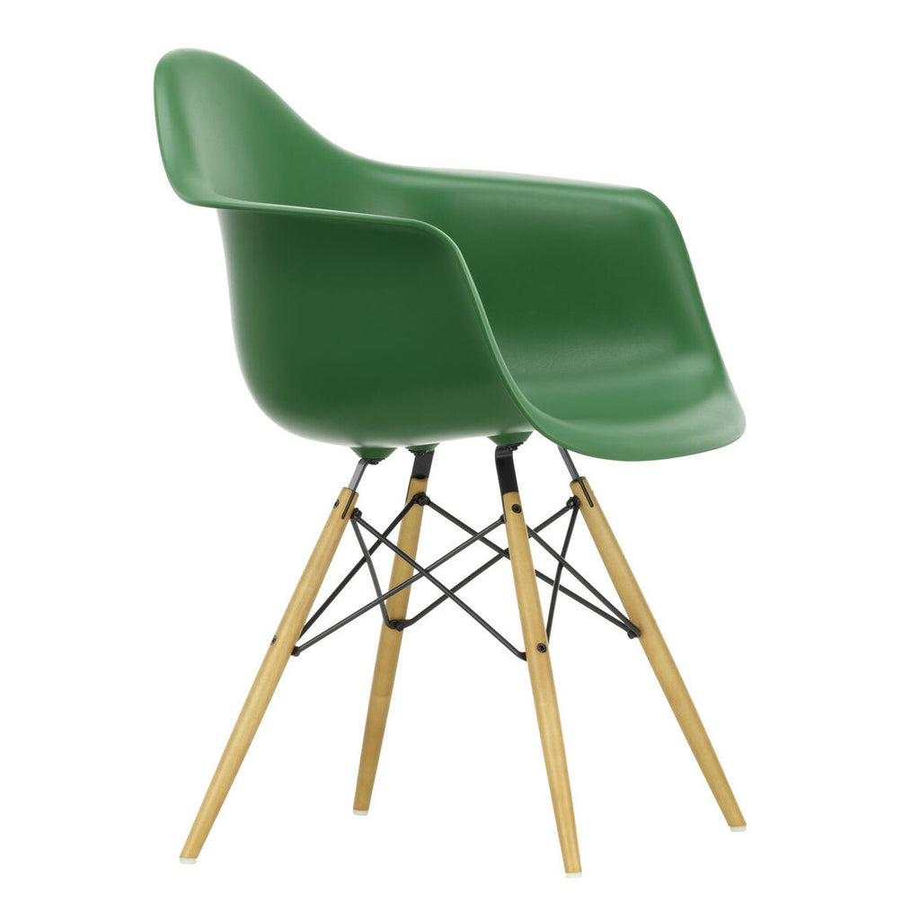 Vitra Eames Plastic Armchair DAW RE Ahorn gelblich
