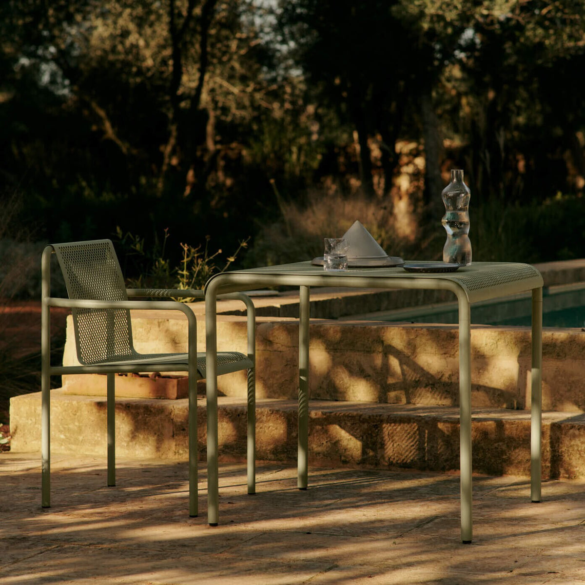Ferm Living Dapple Gartenarmlehnstuhl