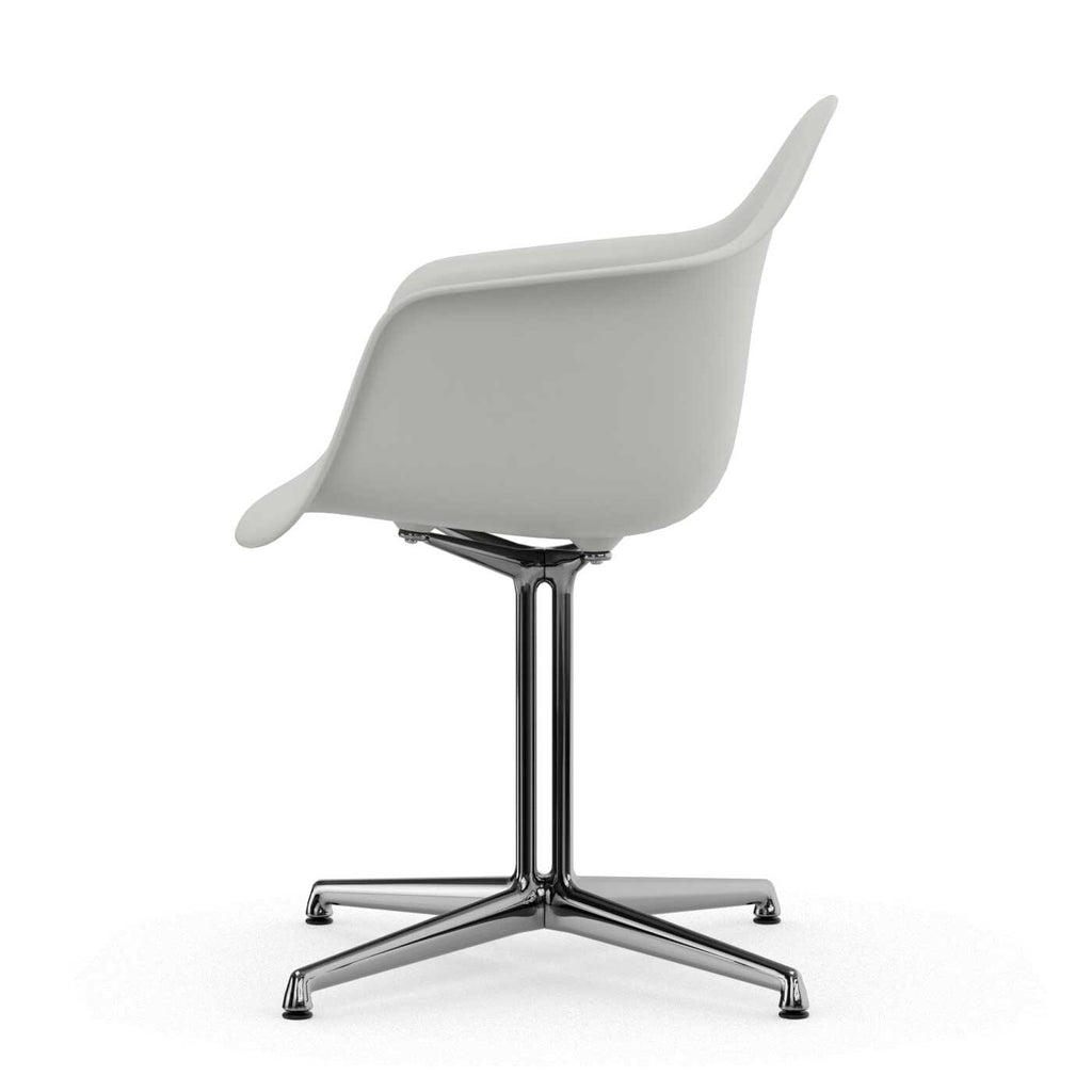 Vitra Eames Plastic Armchair DAL RE Gestell poliert