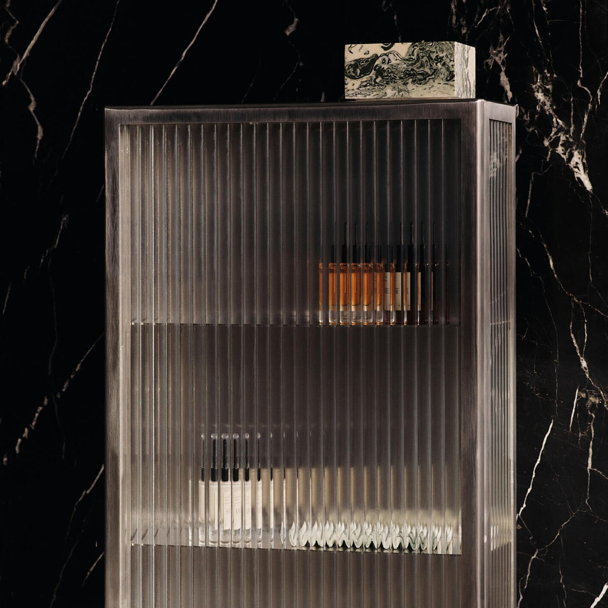 Ferm Living Haze Wandschrank geriffeltes Glas 35x100cm