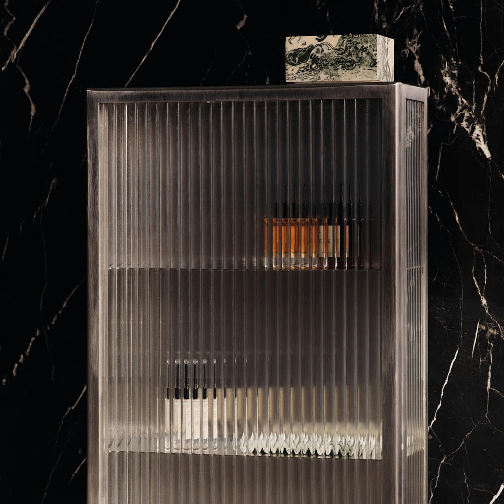 Ferm Living Haze Wandschrank geriffeltes Glas 35x100cm Edelstahl