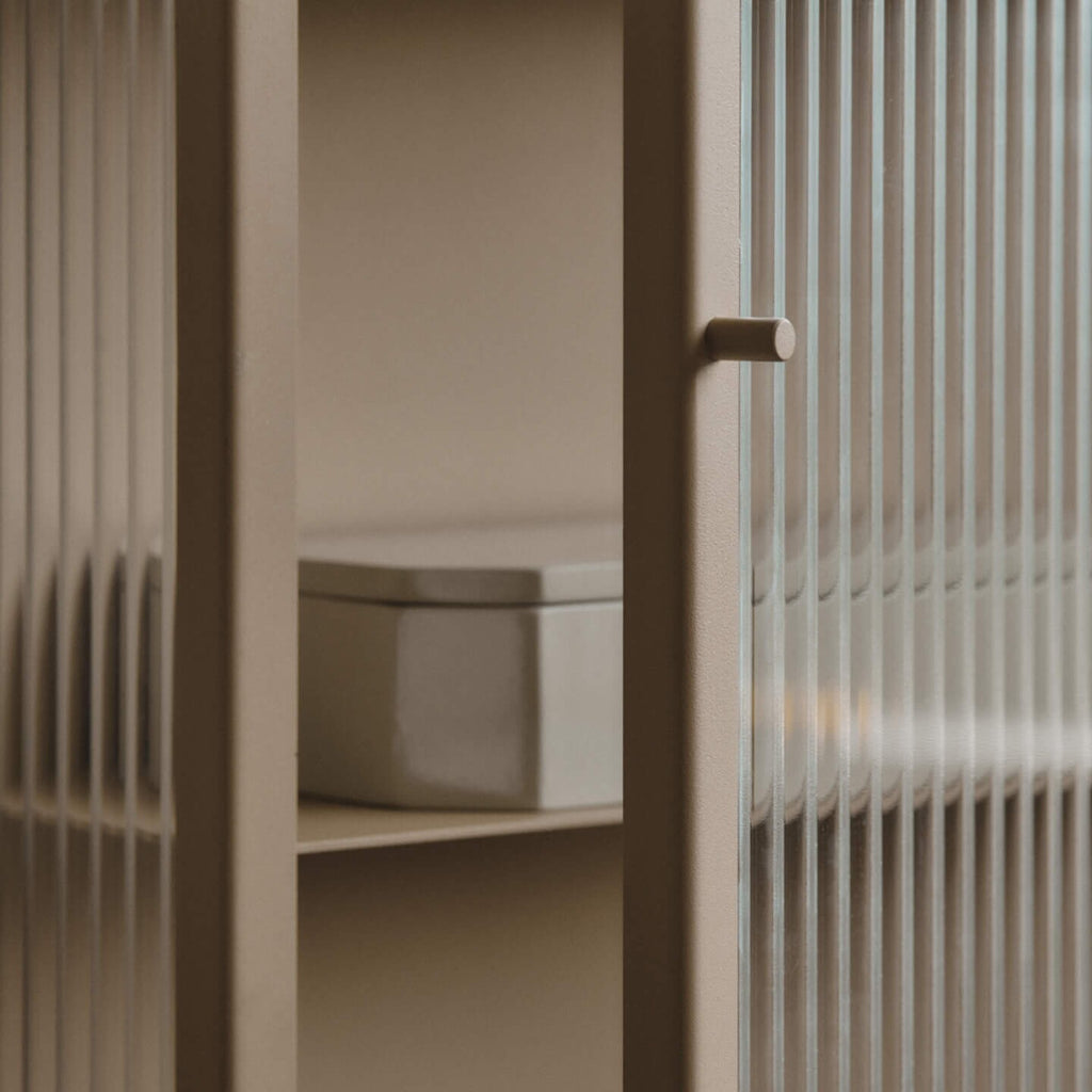 Ferm Living Haze Wandschrank geriffeltes Glas 35x100cm
