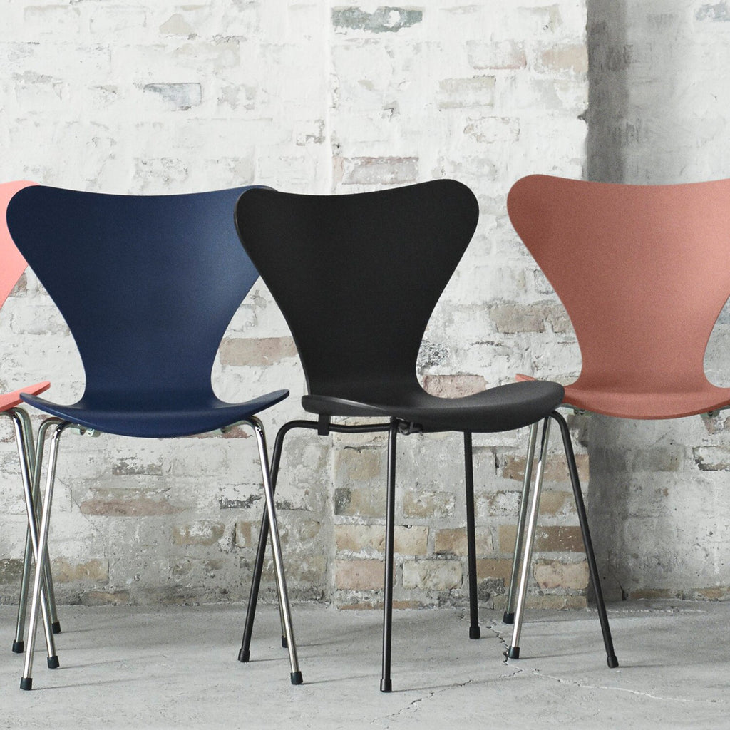 Fritz Hansen Serie 7™ Stuhl gefärbte Esche Monochrom 4er Set