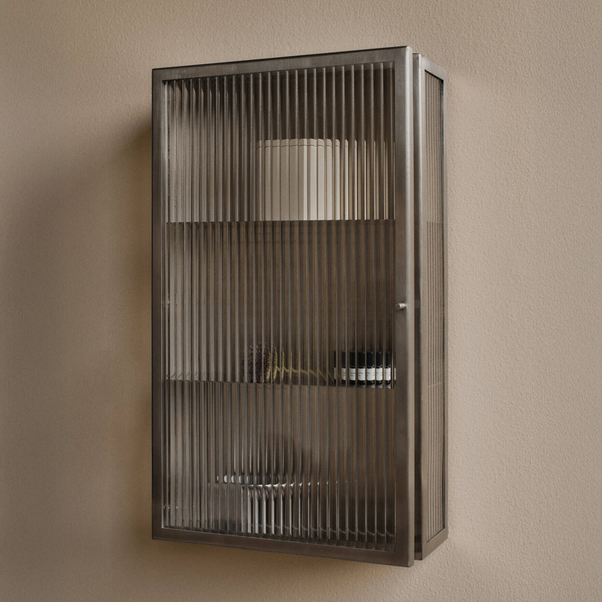 Ferm Living Haze Wandschrank geriffeltes Glas 35x60cm Edelstahl