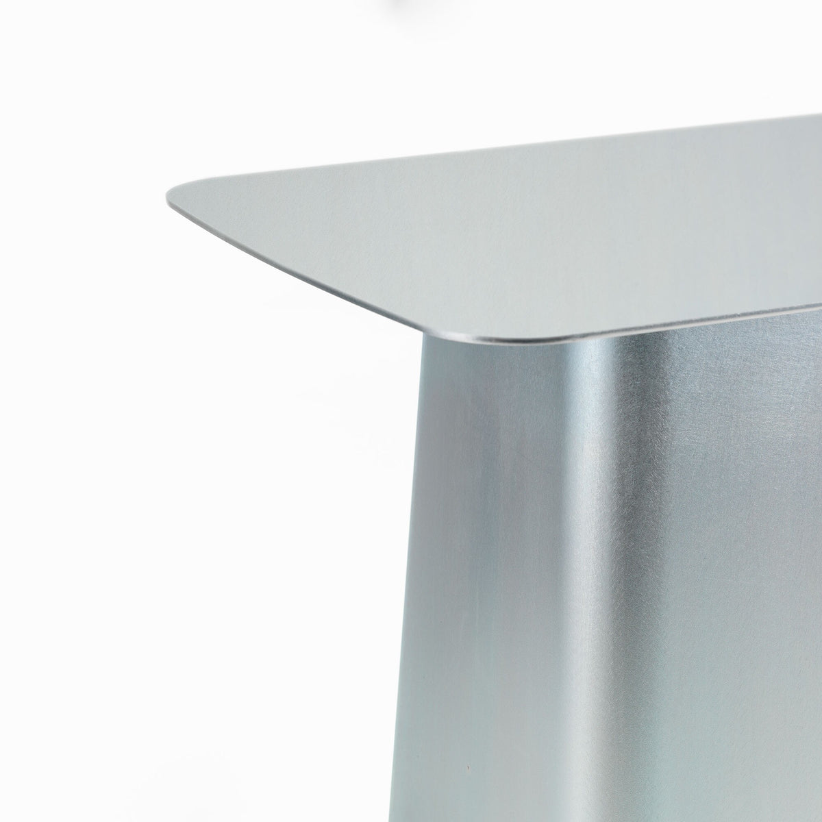 Vitra Metal Side Table Outdoor Beistelltisch L