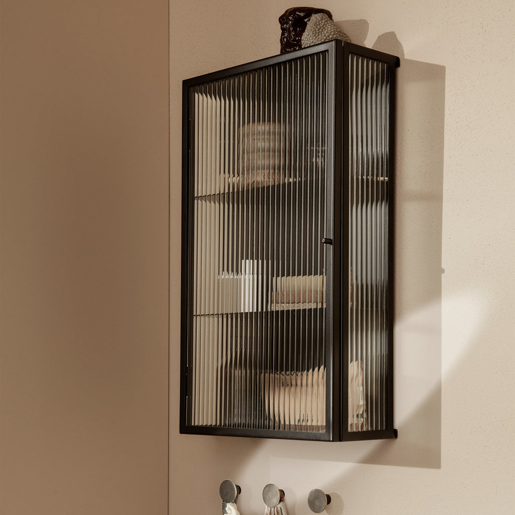 Ferm Living Haze Wandschrank geriffeltes Glas