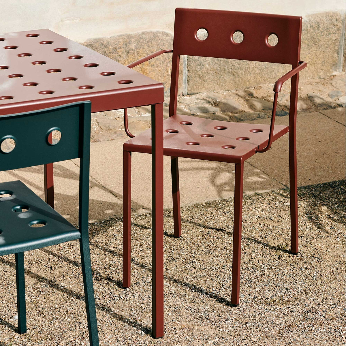 HAY Balcony Gartenarmlehnstuhl