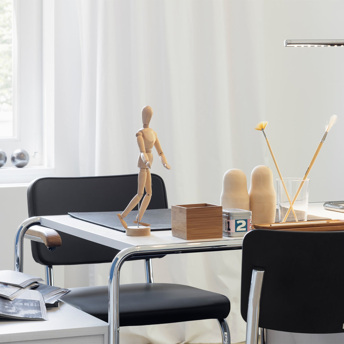 Thonet S 64 PV Pure Materials Freischwinger Armlehnstuhl Nussbaum