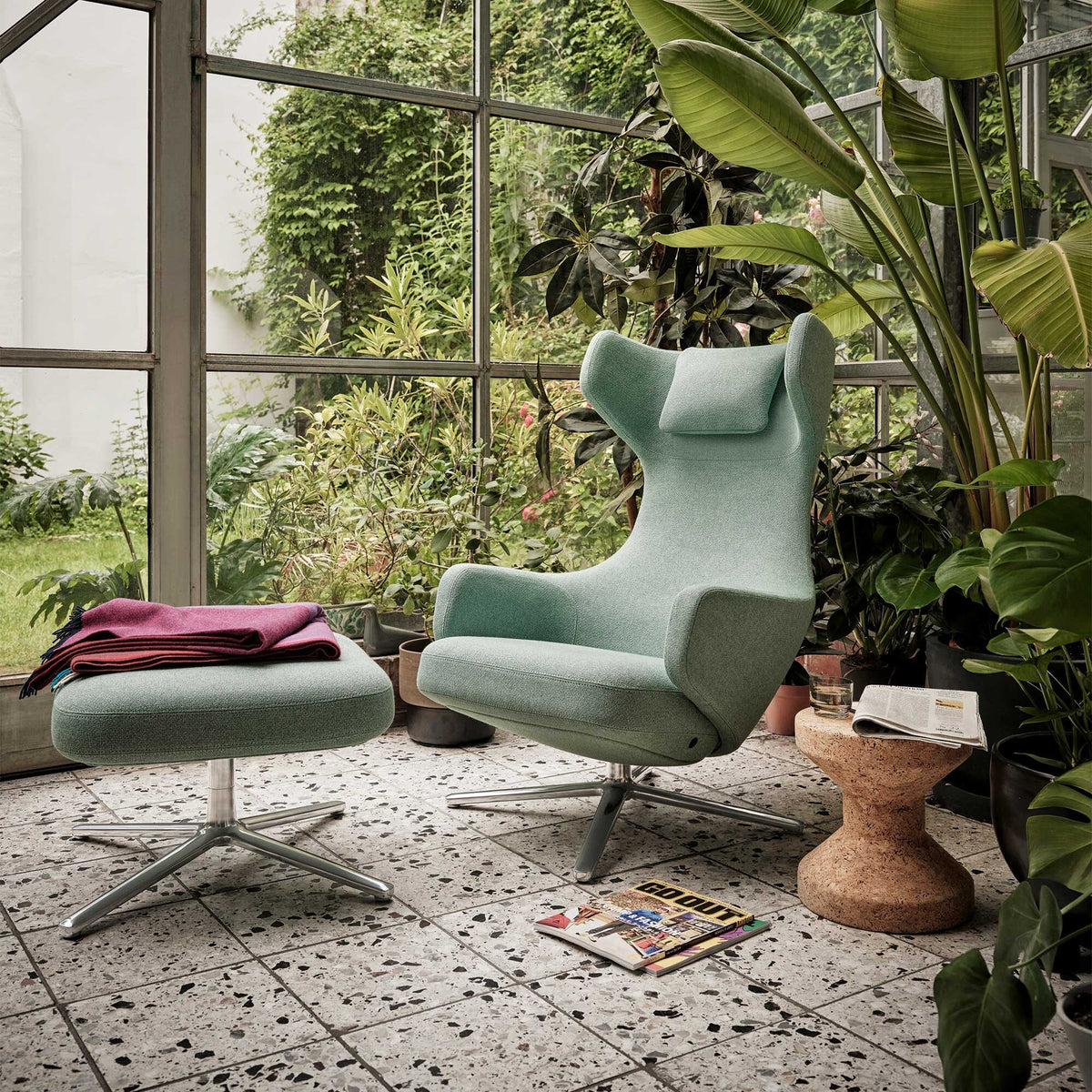 Vitra Grand Repos Sessel & Ottoman Stoff