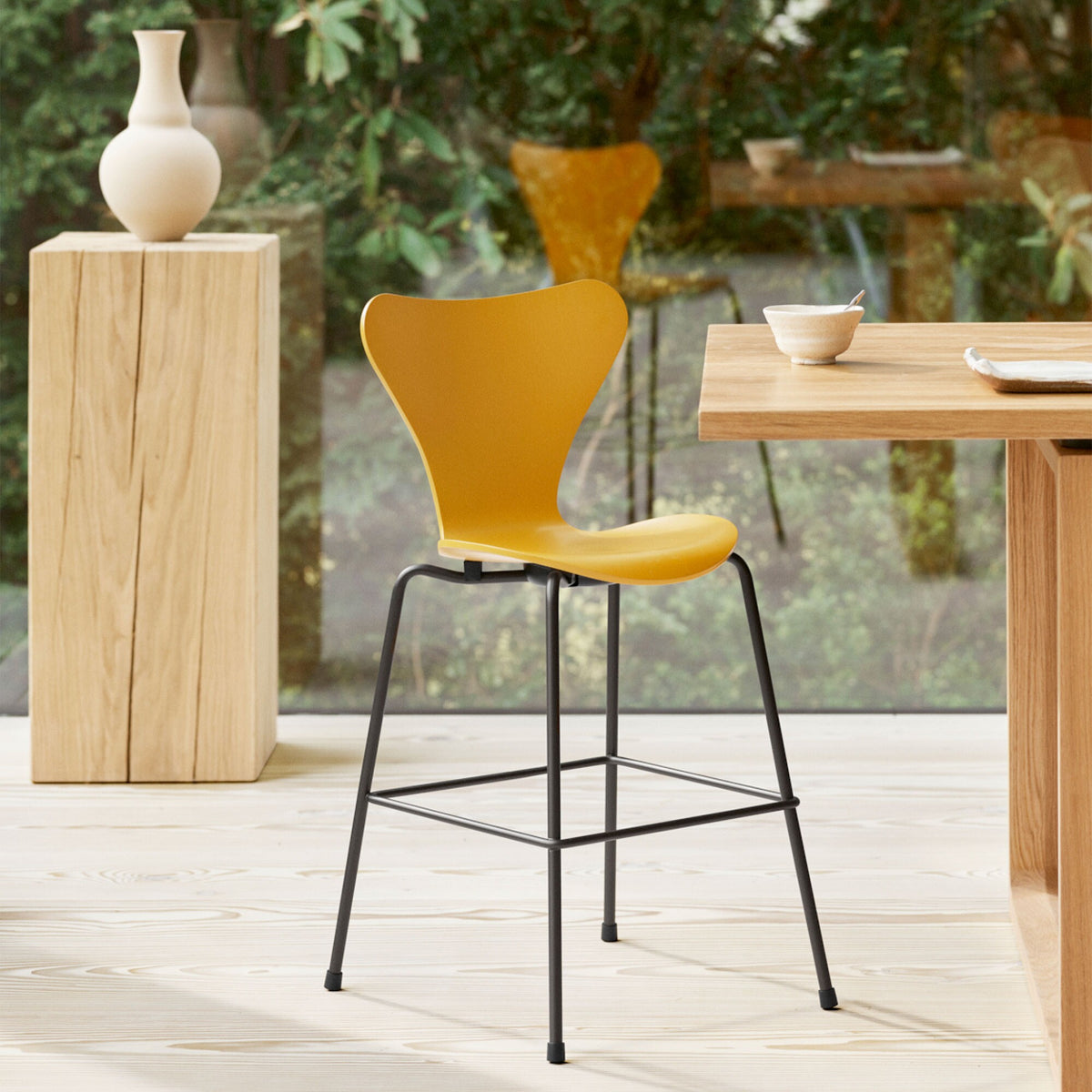 Fritz Hansen Serie 7™ Juniorstuhl Braun Bronze